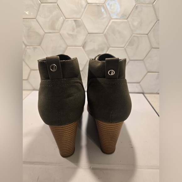 Nautica Womans Olive Green Wedge Bootie Sz 10 Lace Up Great Condition Faux Suede - Picture 3 of 9